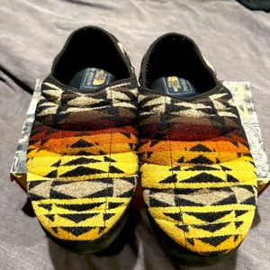 Pendleton X North Face Mule Slipper Size 9M